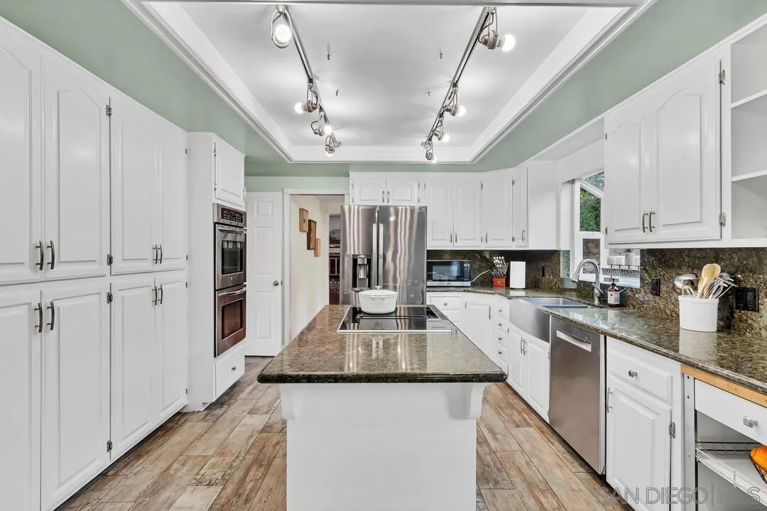 2460 Reill View Dr