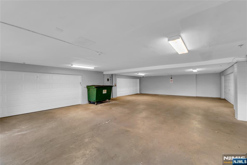 8C Cove Lane