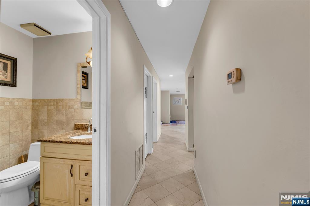 8C Cove Lane