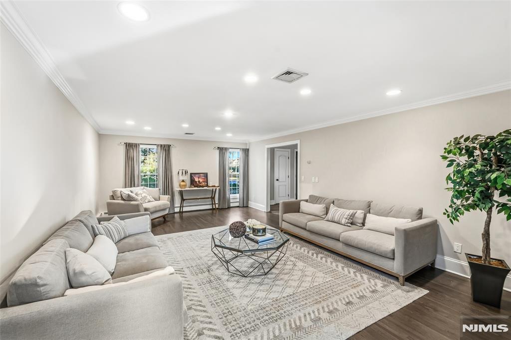 27 Pine Hill Road