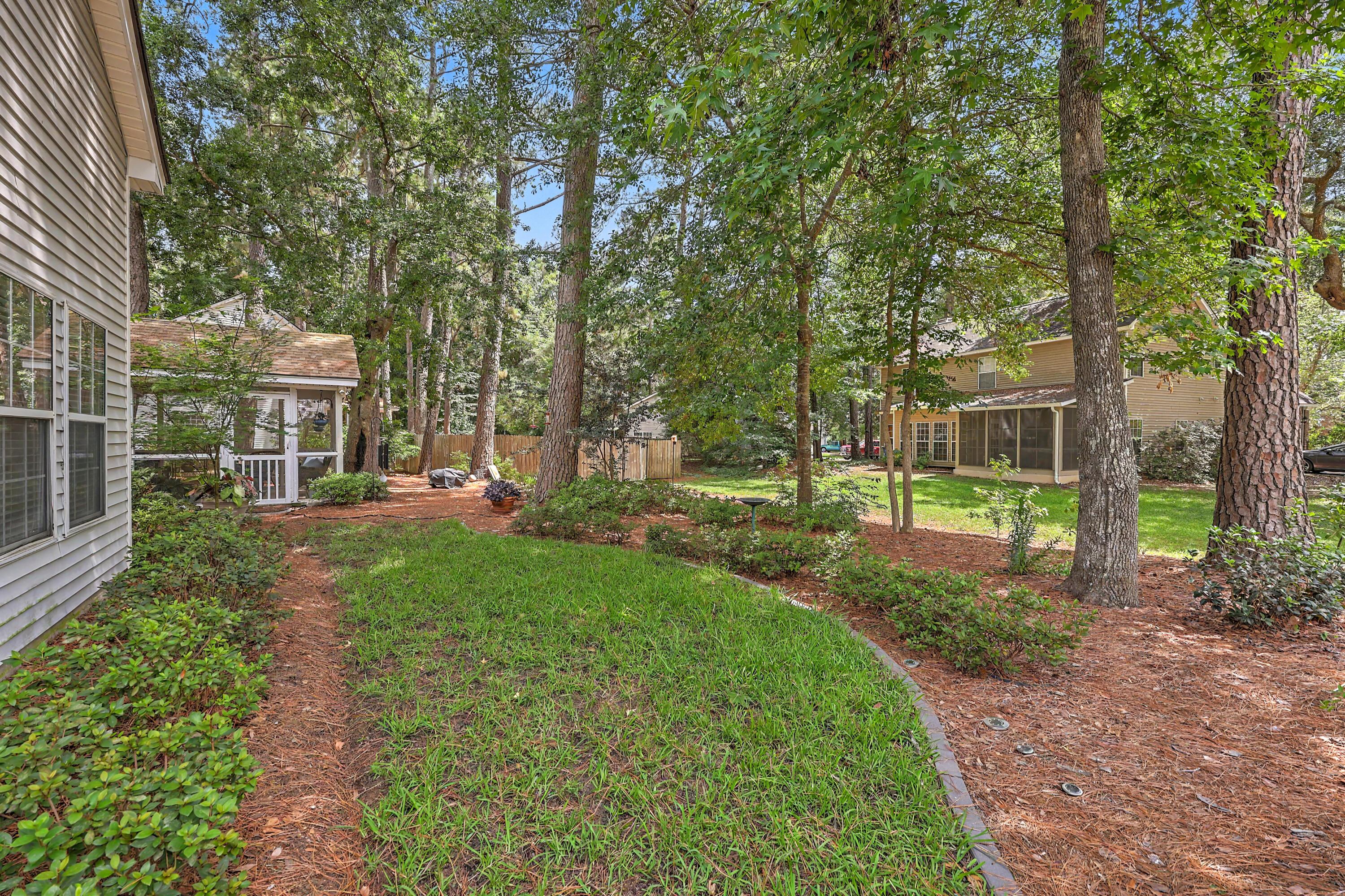 561 Pointe Of Oaks Road