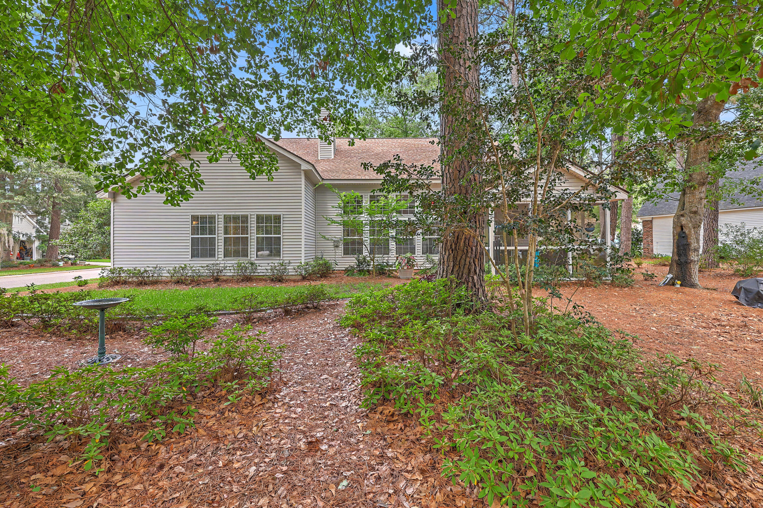 561 Pointe Of Oaks Road