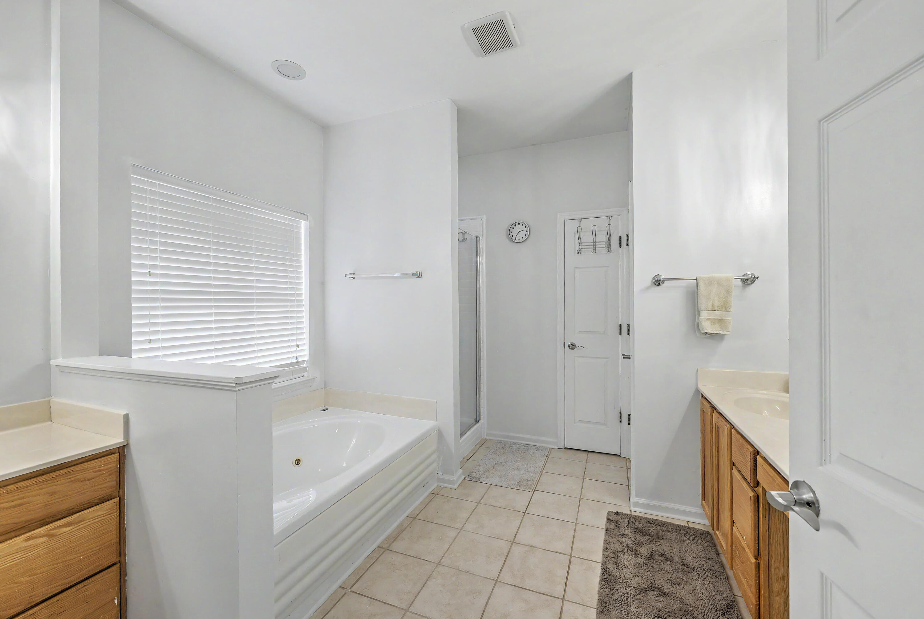 561 Pointe Of Oaks Road