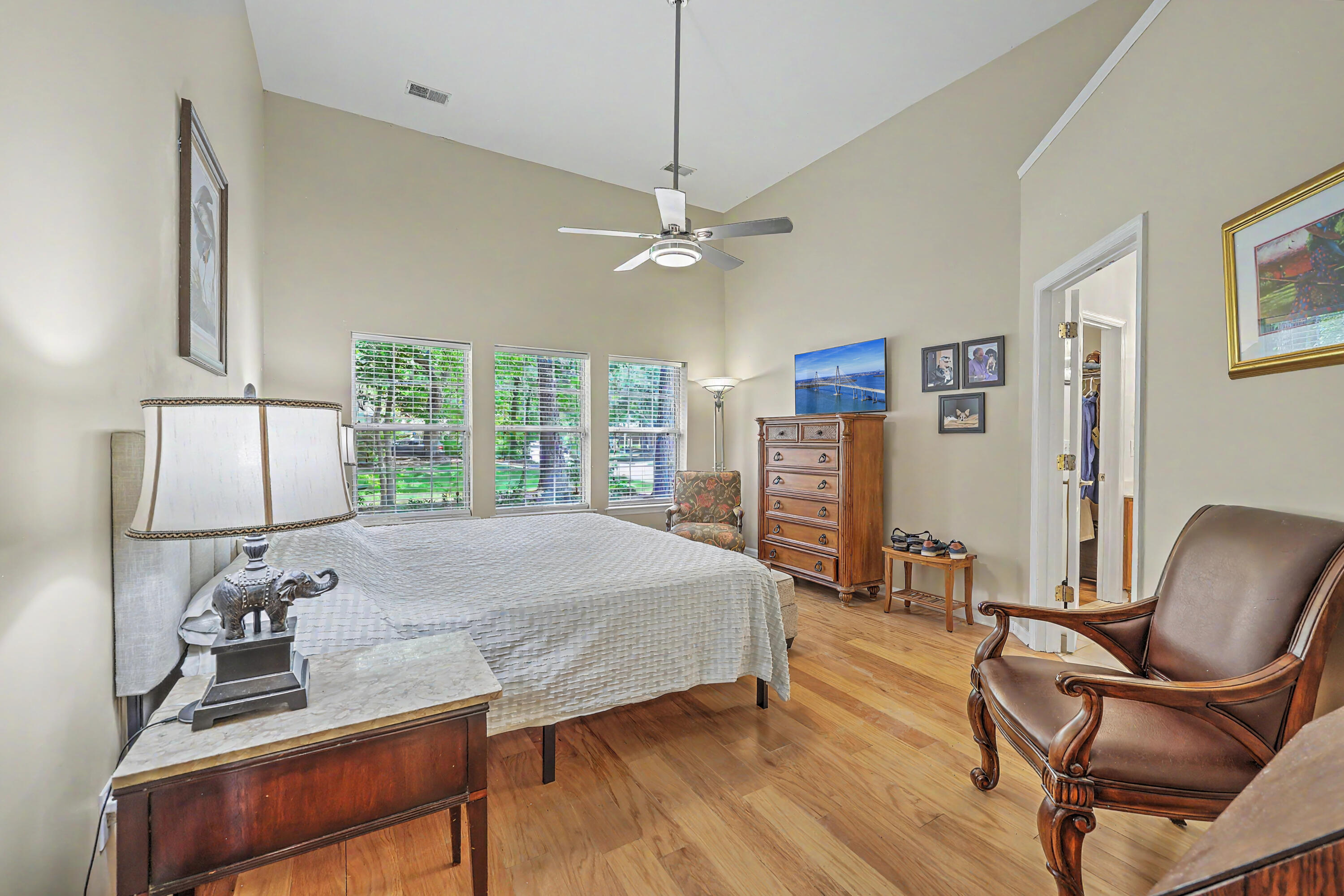 561 Pointe Of Oaks Road