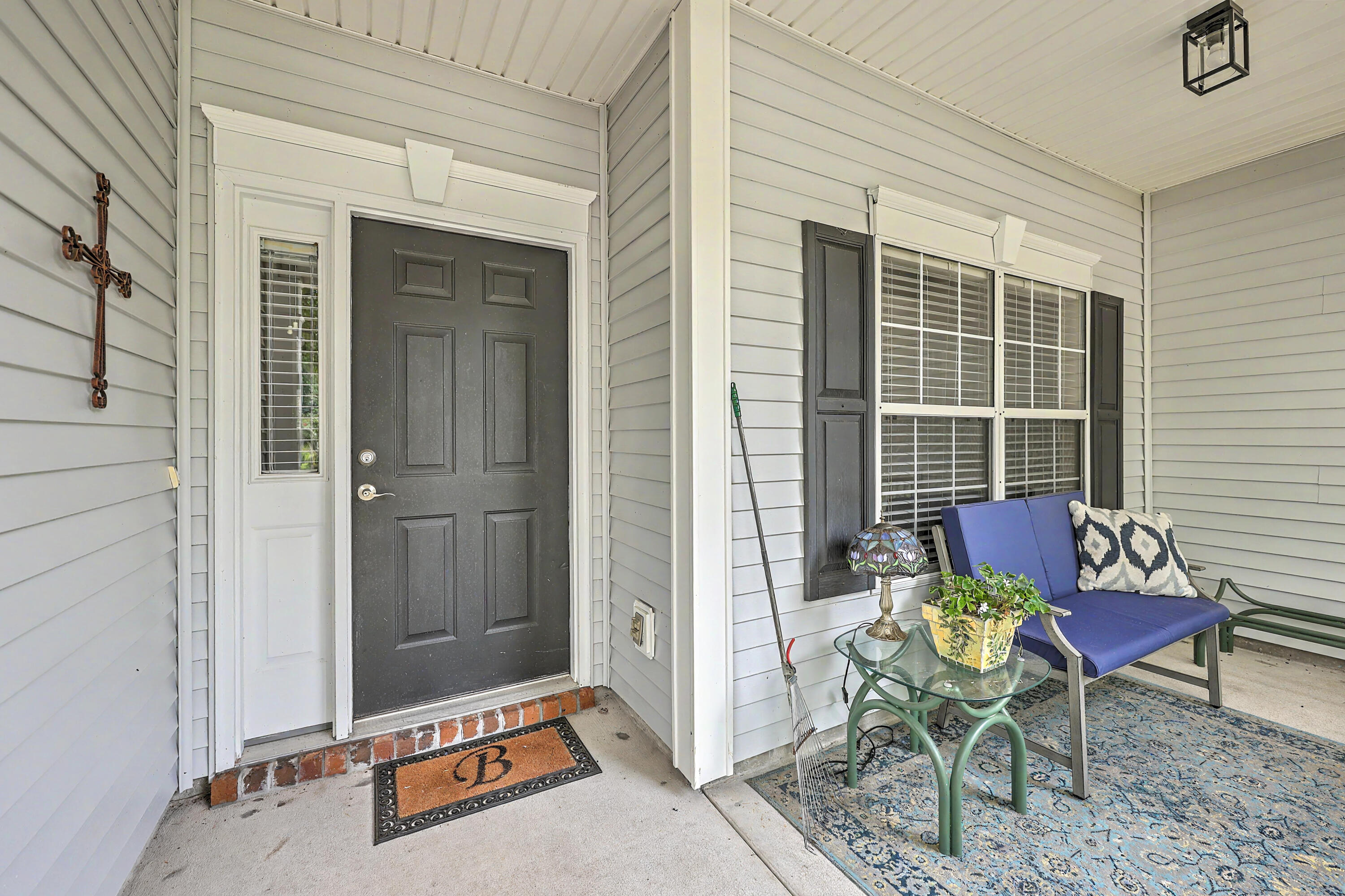 561 Pointe Of Oaks Road