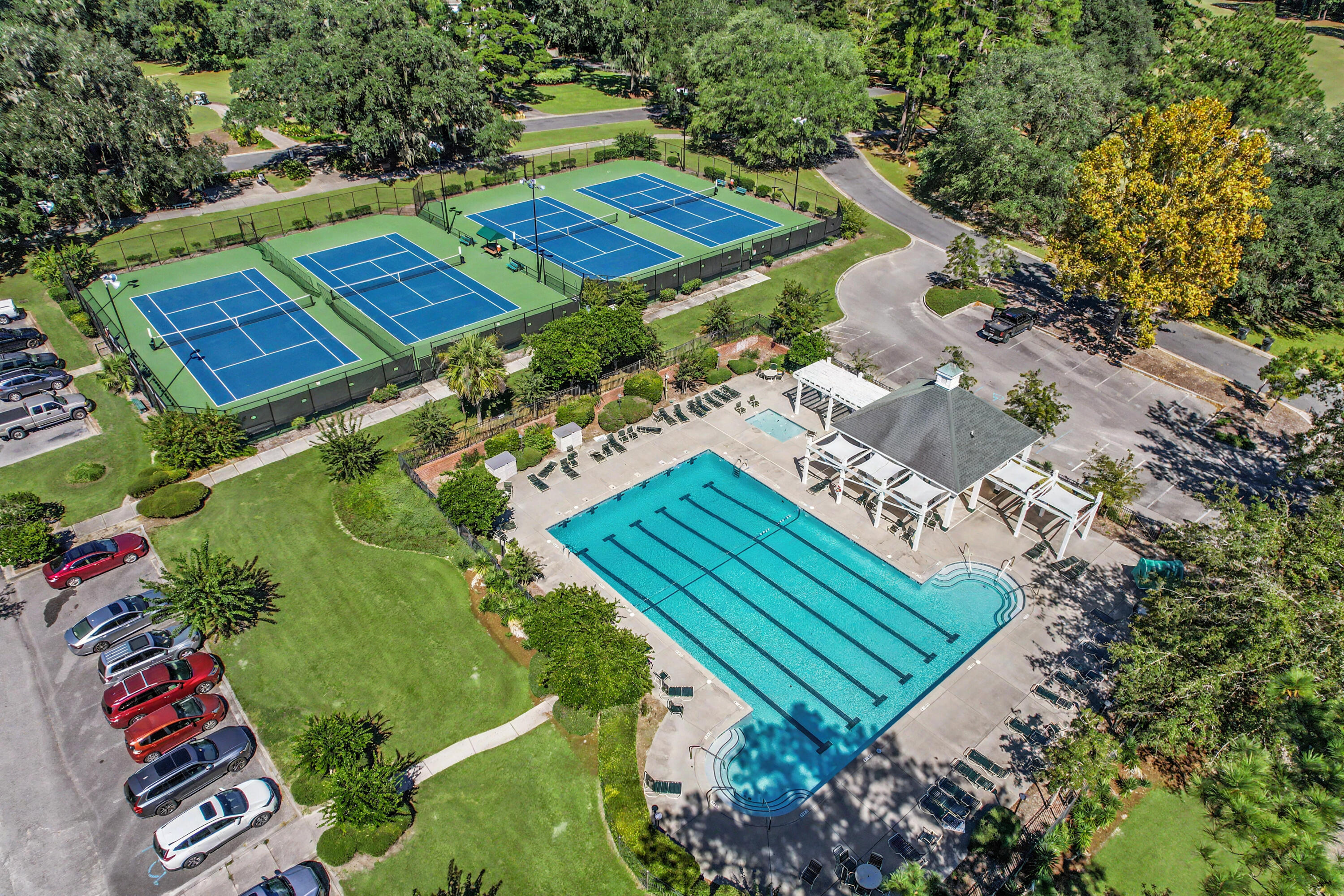561 Pointe Of Oaks Road