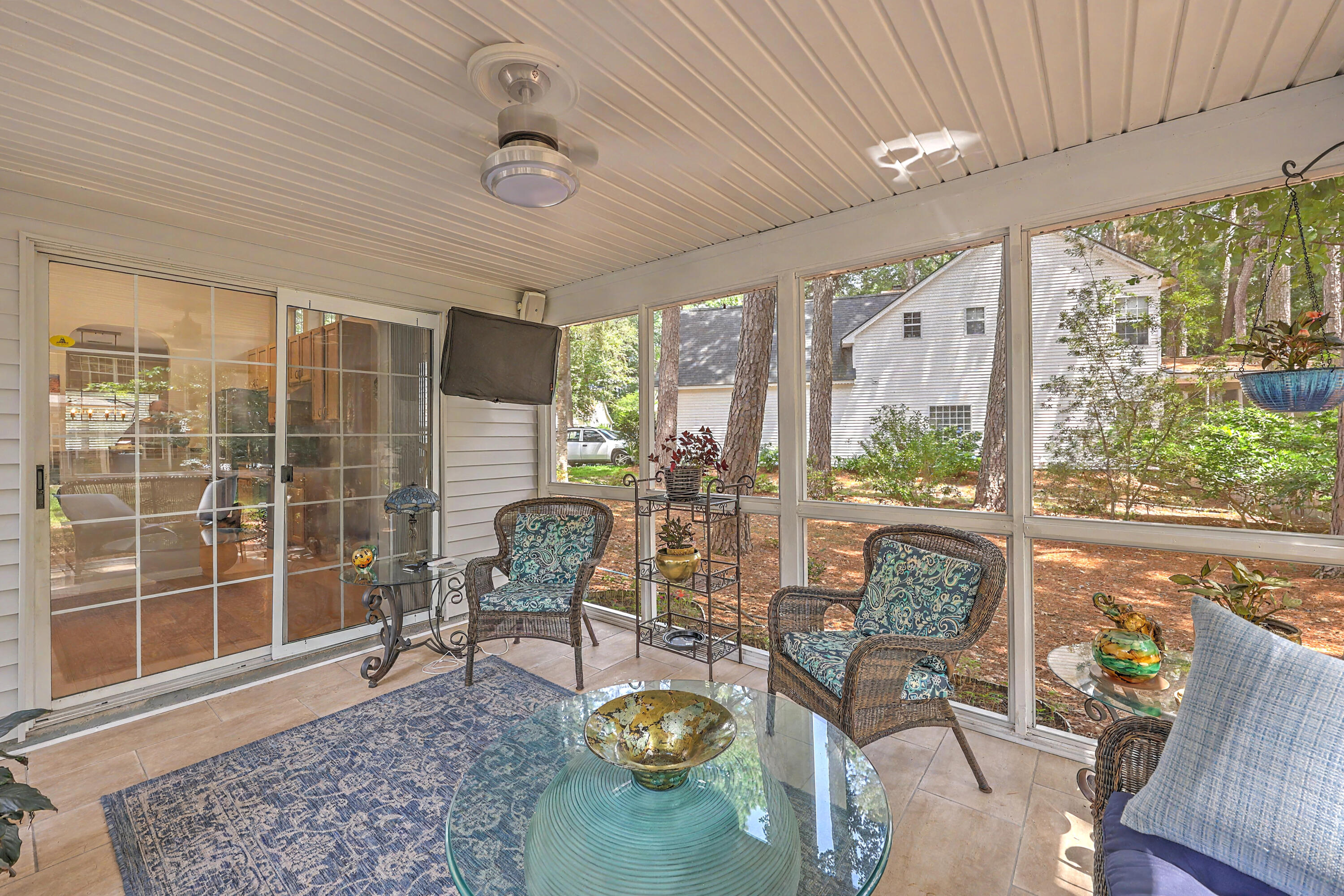 561 Pointe Of Oaks Road