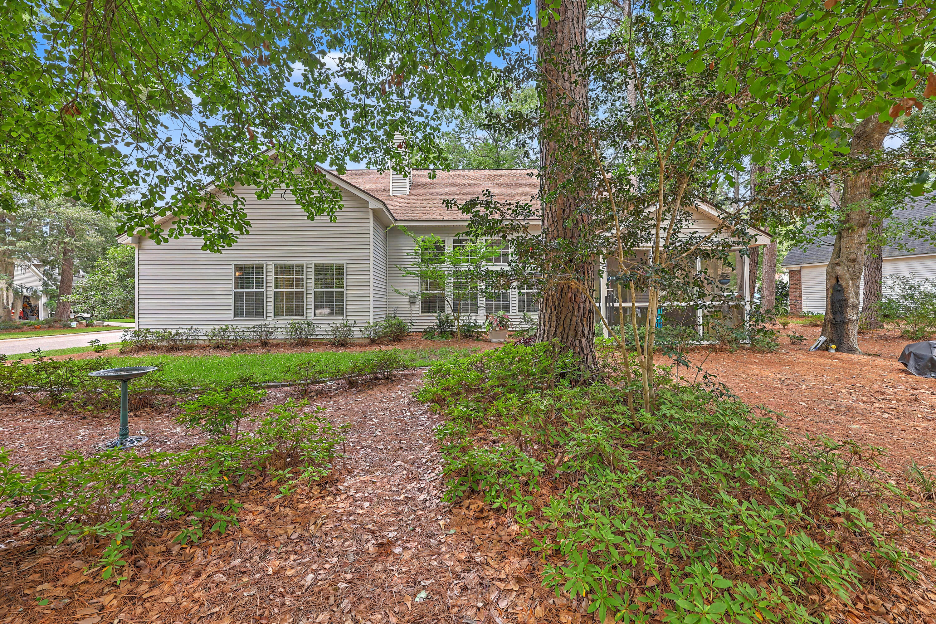 561 Pointe Of Oaks Road