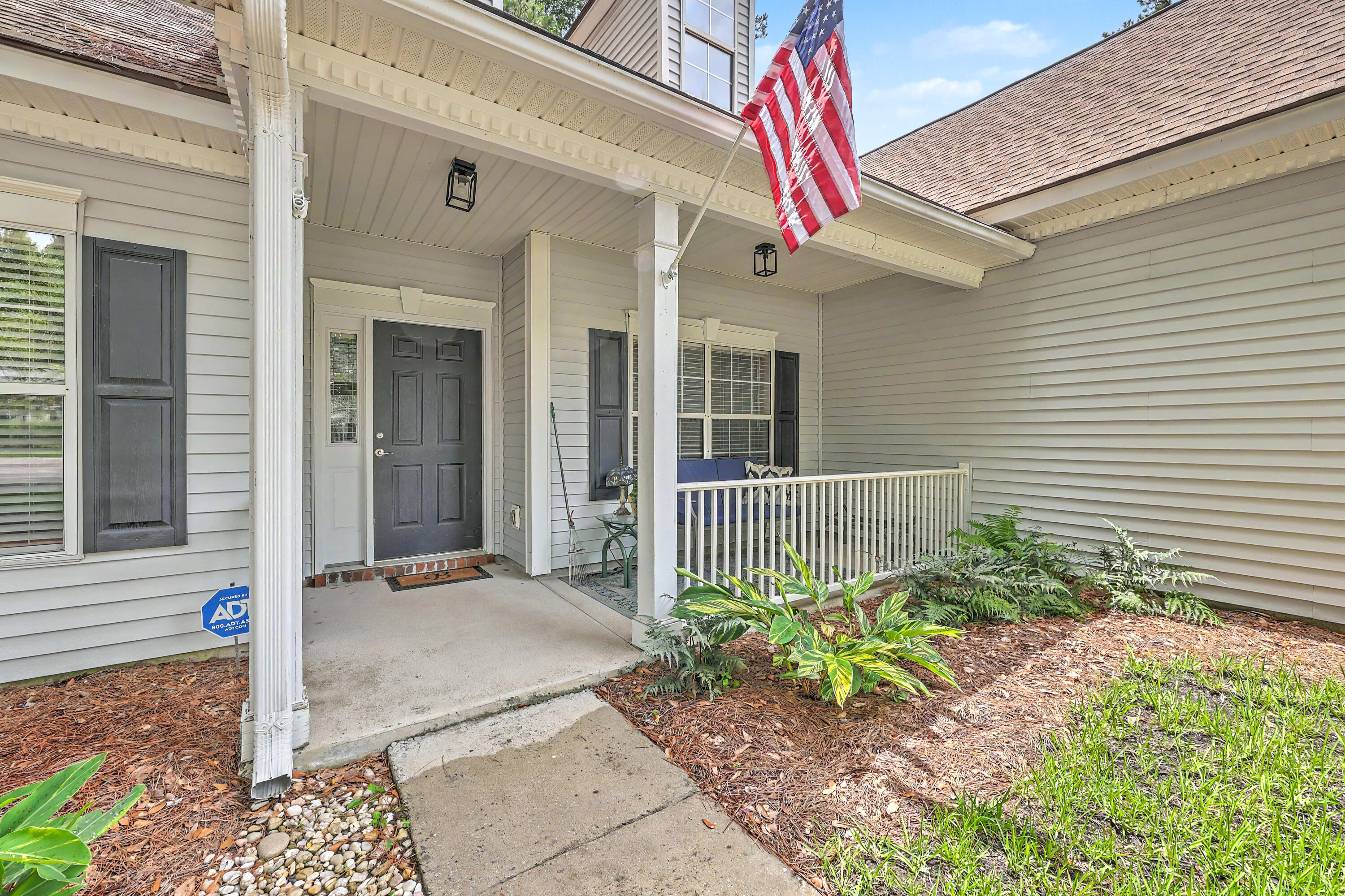 561 Pointe Of Oaks Road