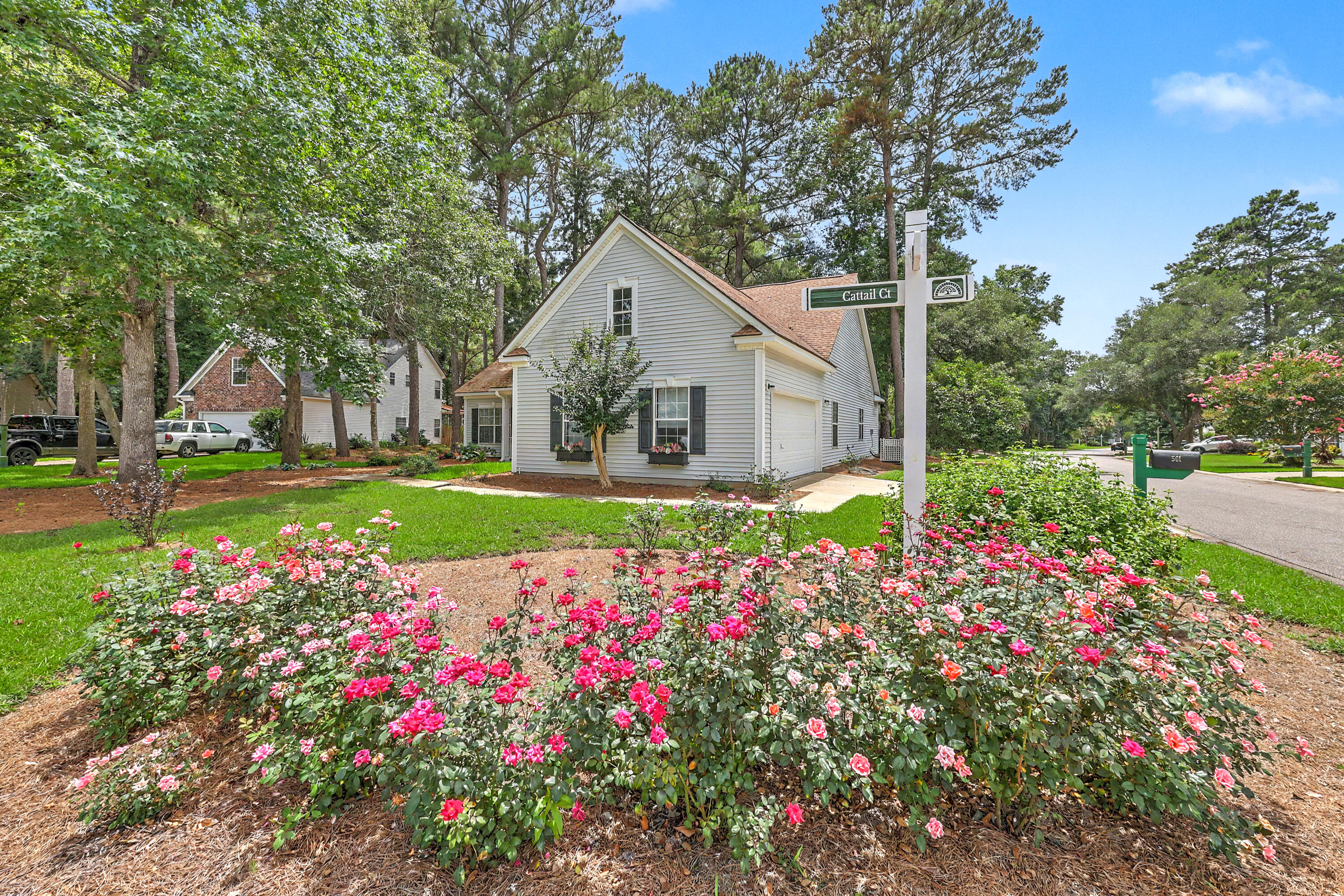 561 Pointe Of Oaks Road