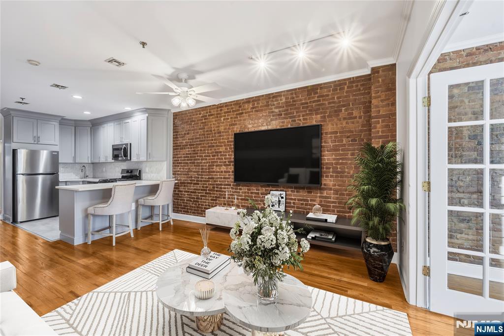 919 Park Avenue 3R