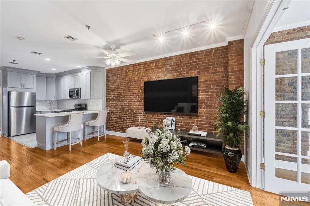 919 Park Avenue 3R