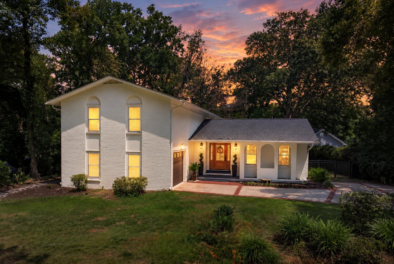 1055 Royalist Road