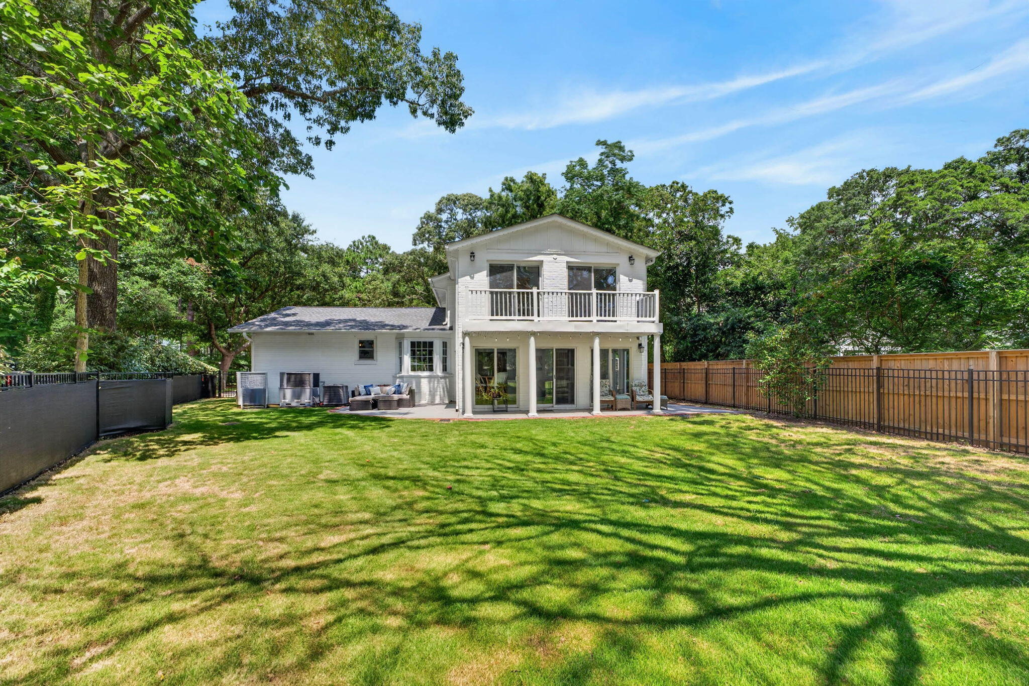 1055 Royalist Road