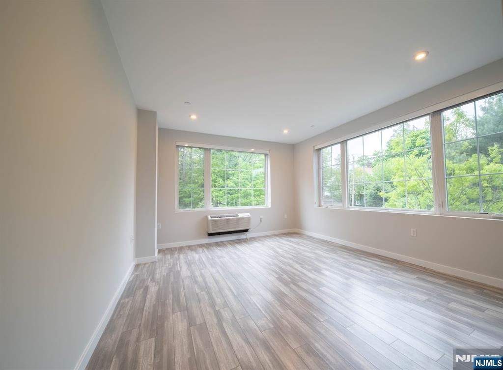 62 Broadway 205