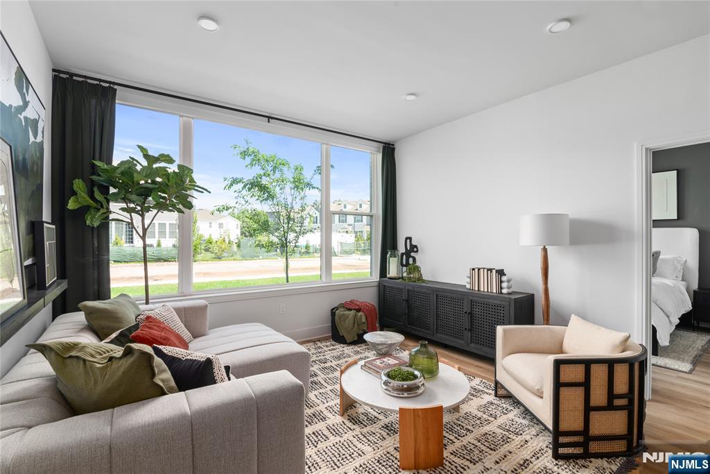 18 Park Avenue 1302