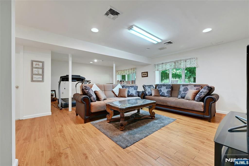 91 Lakeview Drive
