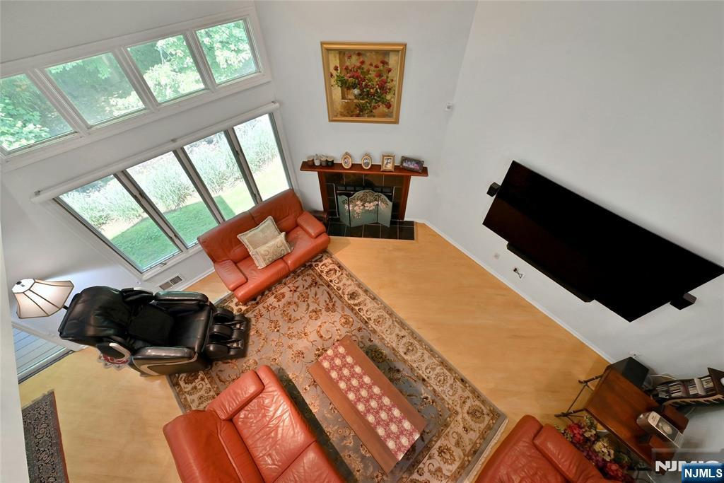 91 Lakeview Drive