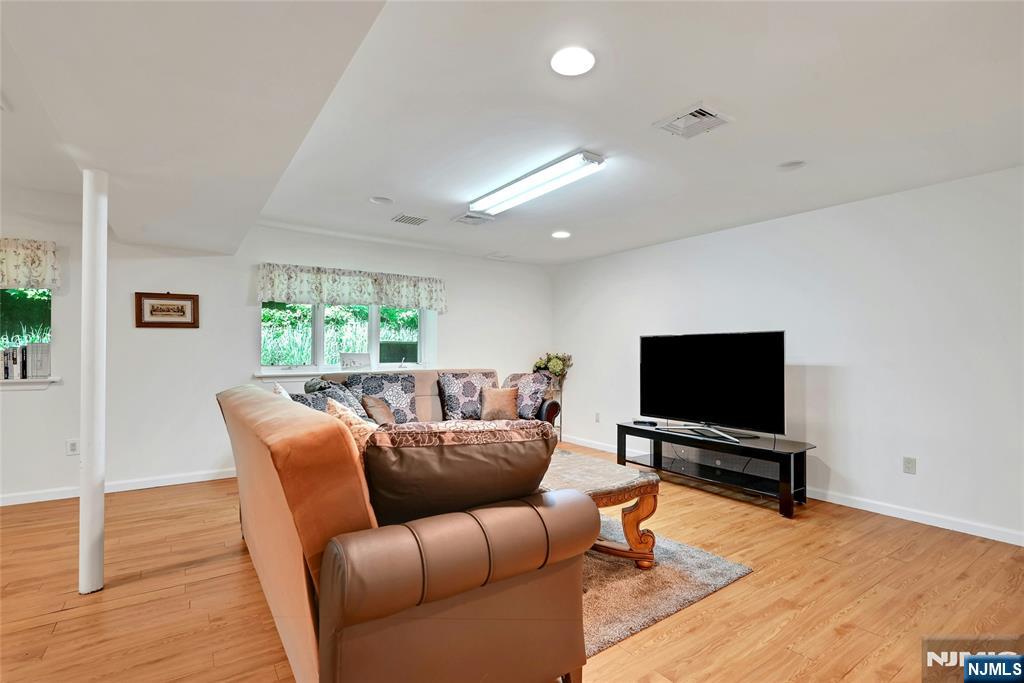 91 Lakeview Drive