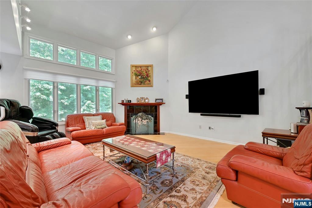 91 Lakeview Drive