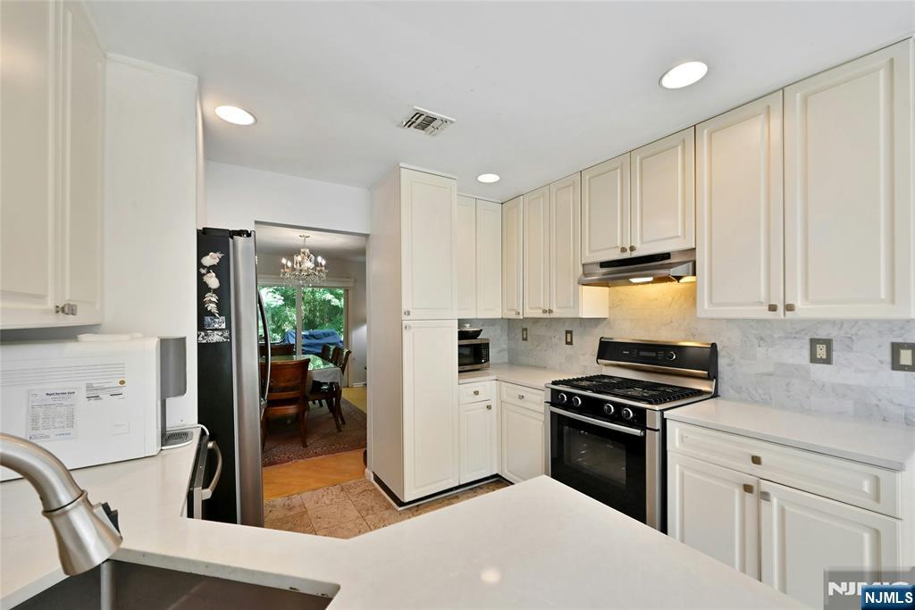 91 Lakeview Drive