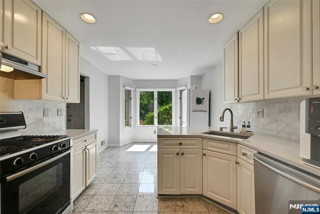 91 Lakeview Drive