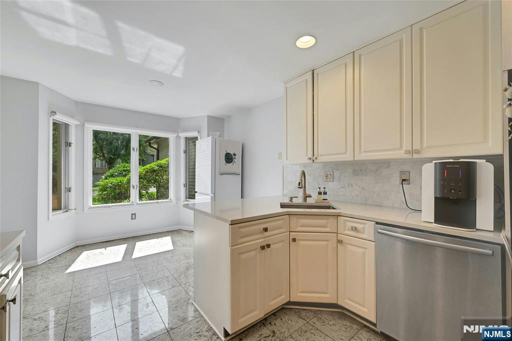91 Lakeview Drive
