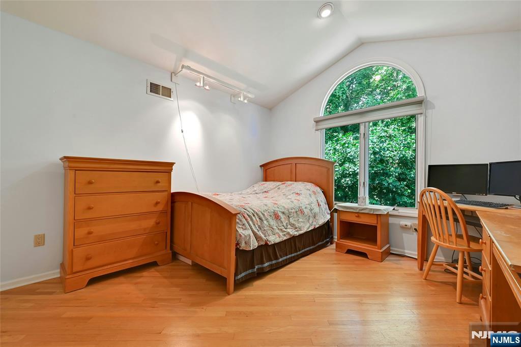 91 Lakeview Drive