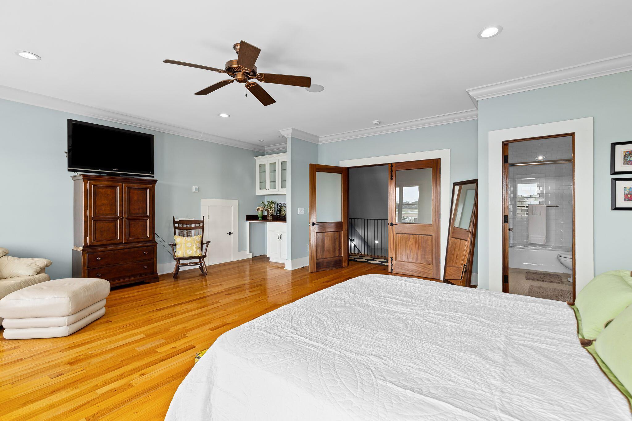 4660 Cedar Island Court