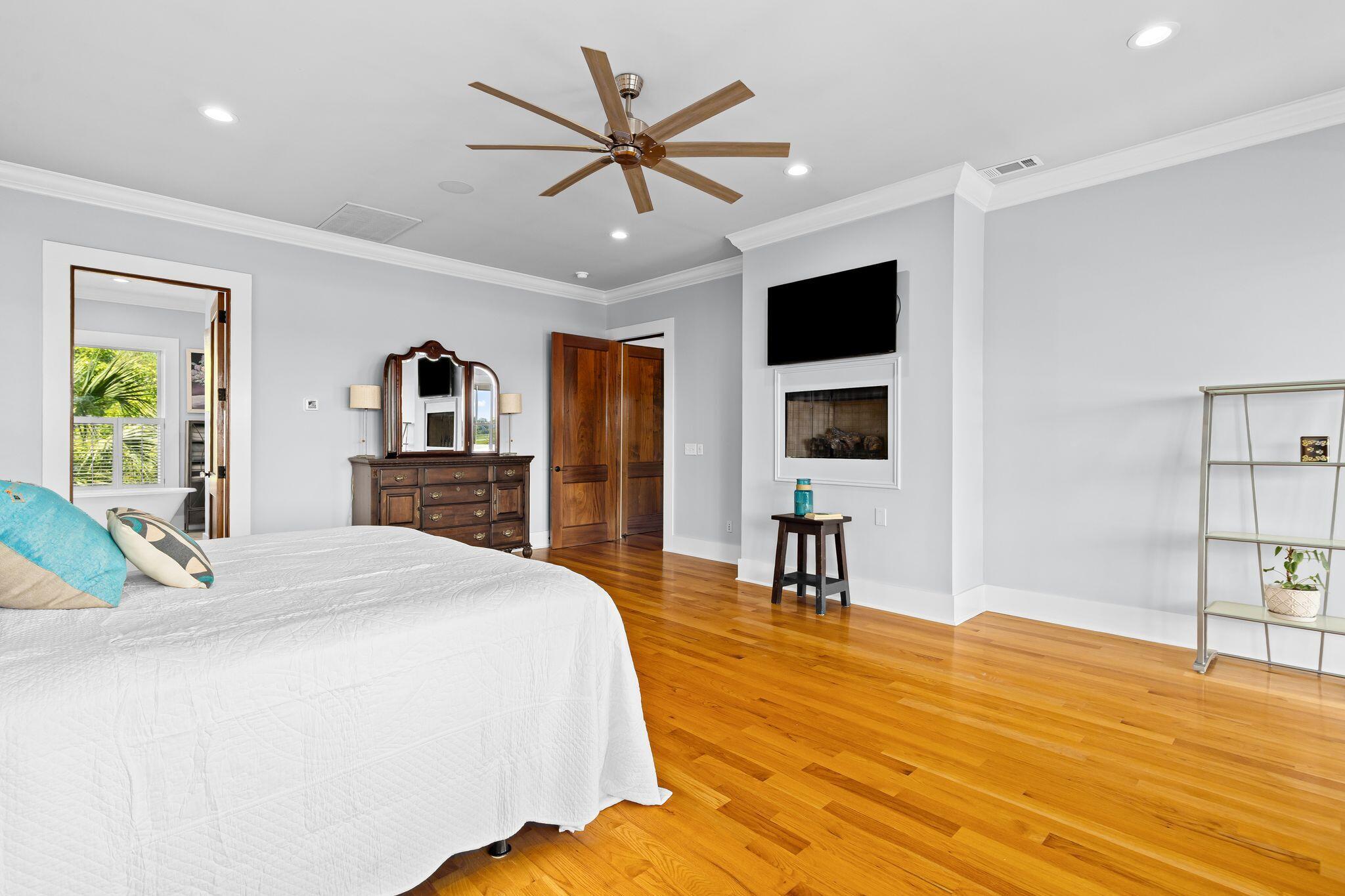 4660 Cedar Island Court