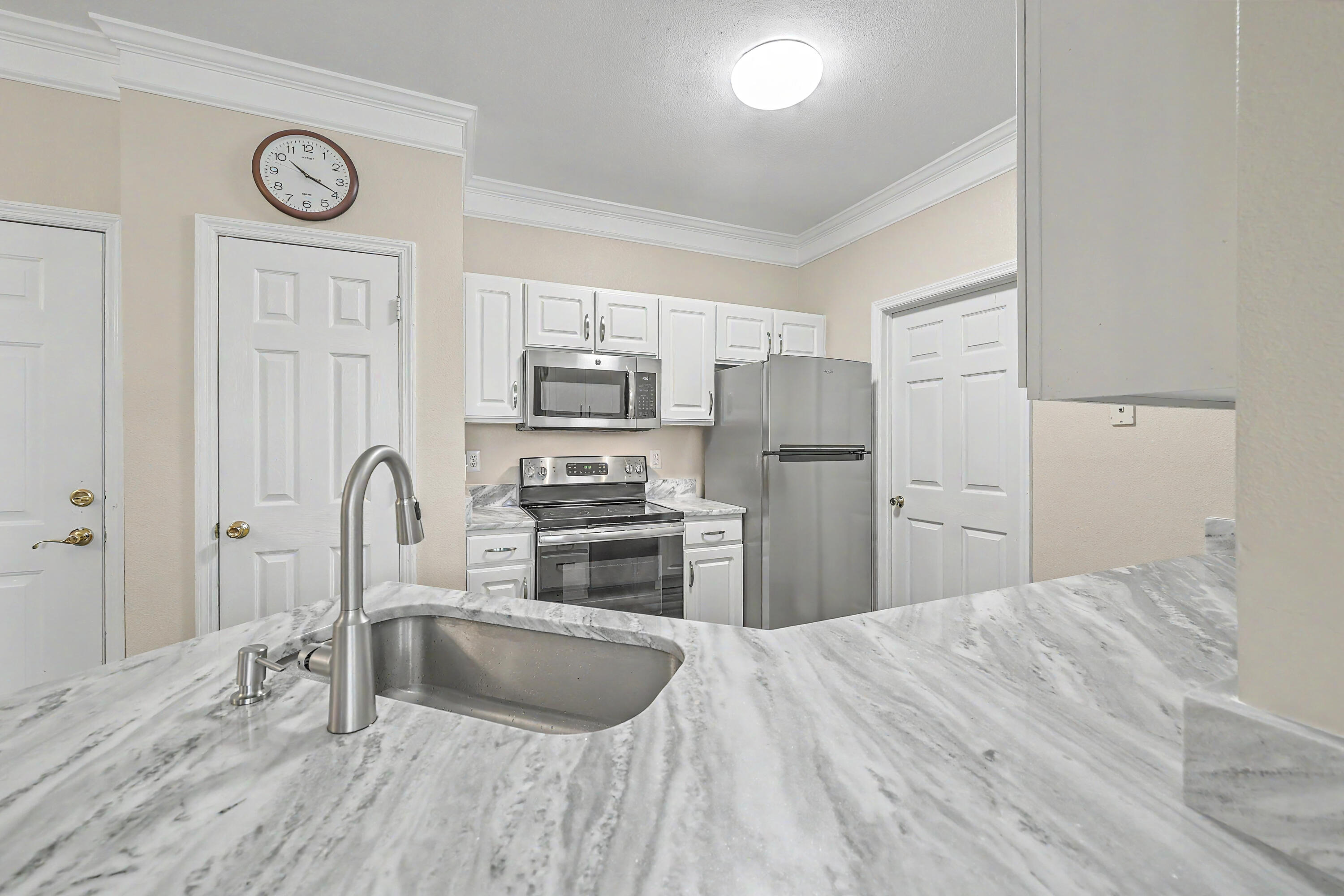 1483 Cambridge Lakes Drive Unit 201c