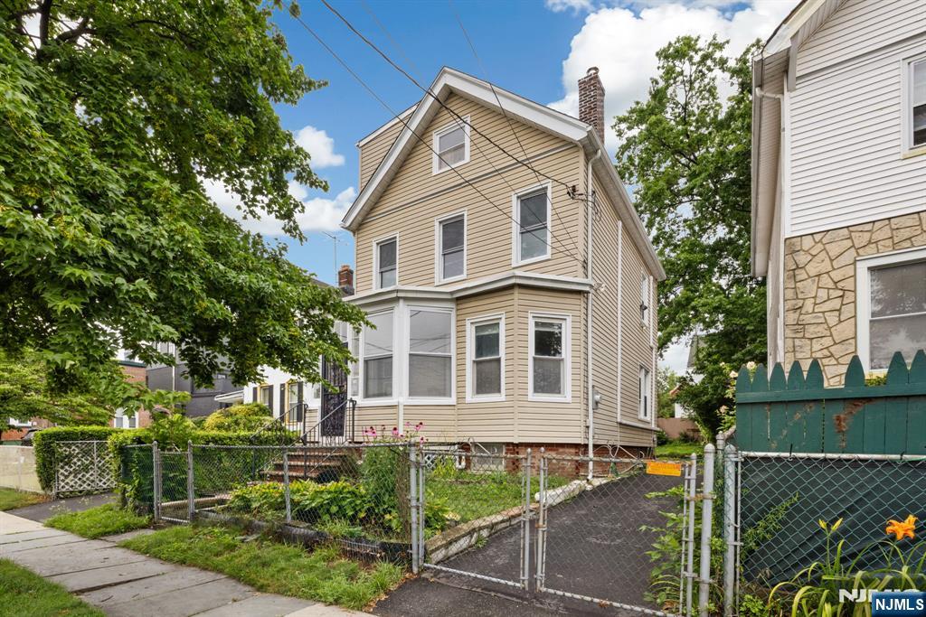 98 Forest Street