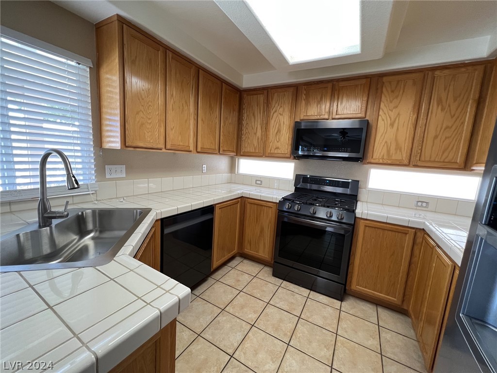 800 Ribbon Grass Avenue