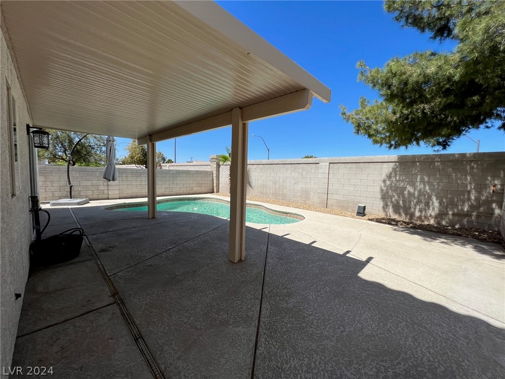 800 Ribbon Grass Avenue