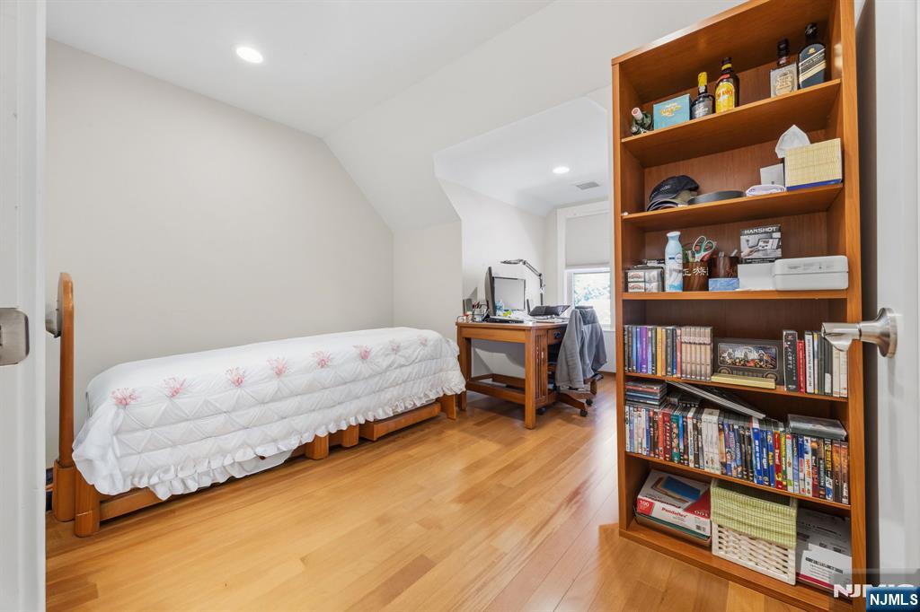 40 Frederick Street B