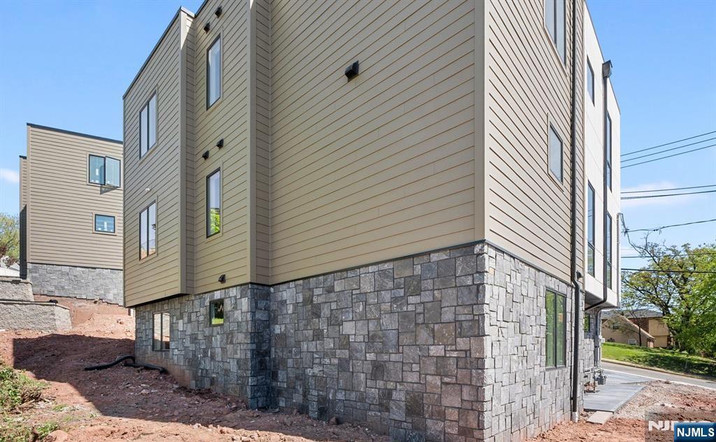 853 Pleasantview Terrace 1