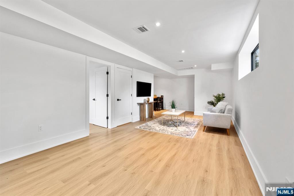 226 Avenue