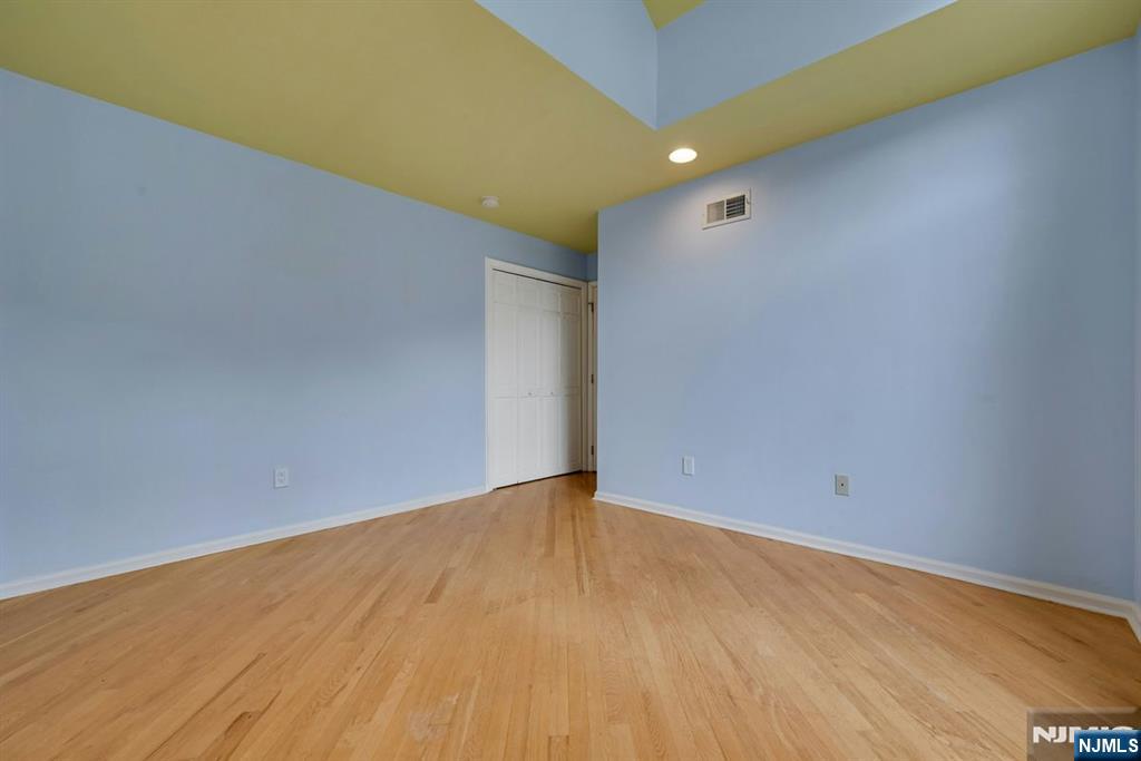 91 Lakeview Drive