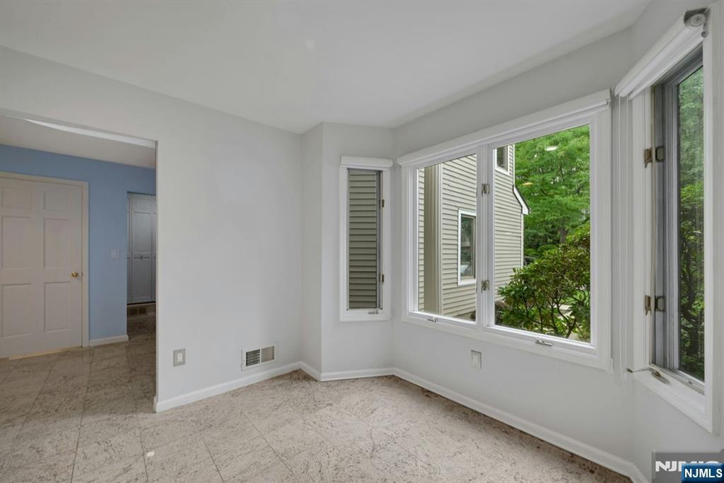 91 Lakeview Drive