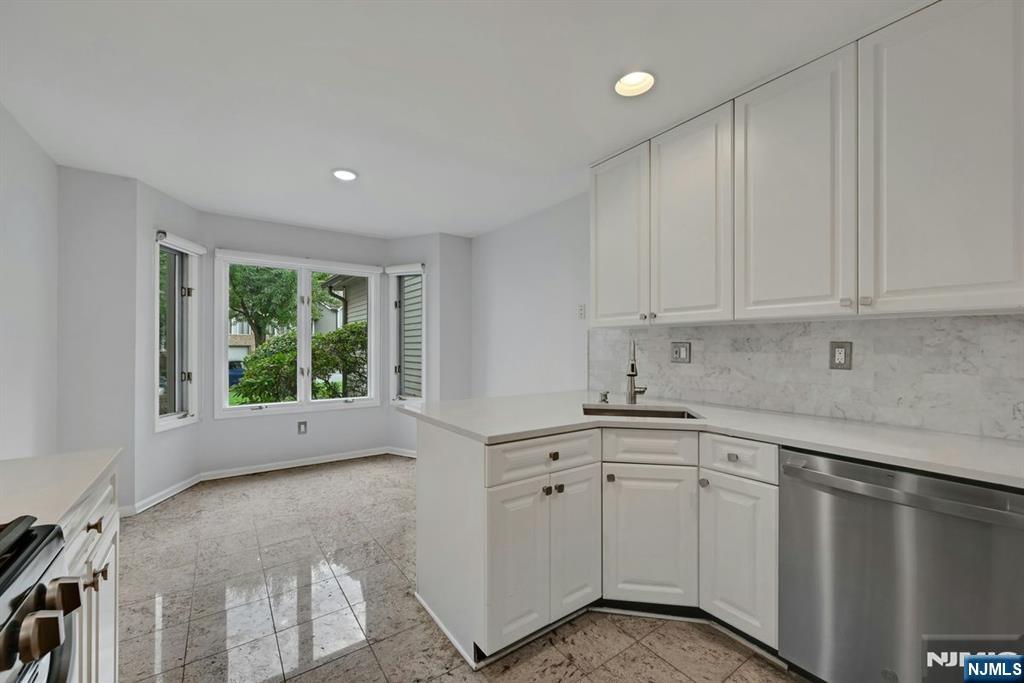 91 Lakeview Drive