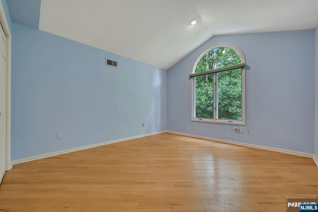91 Lakeview Drive