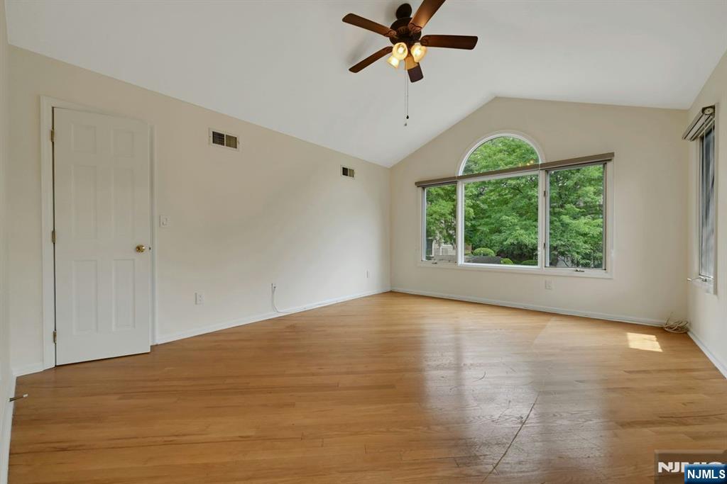 91 Lakeview Drive