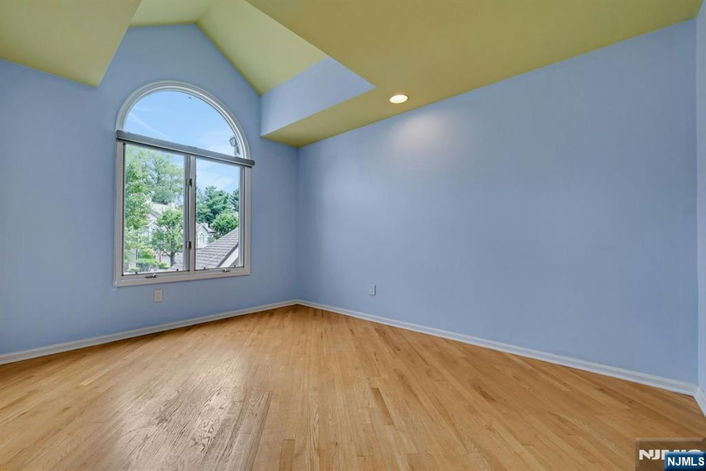 91 Lakeview Drive
