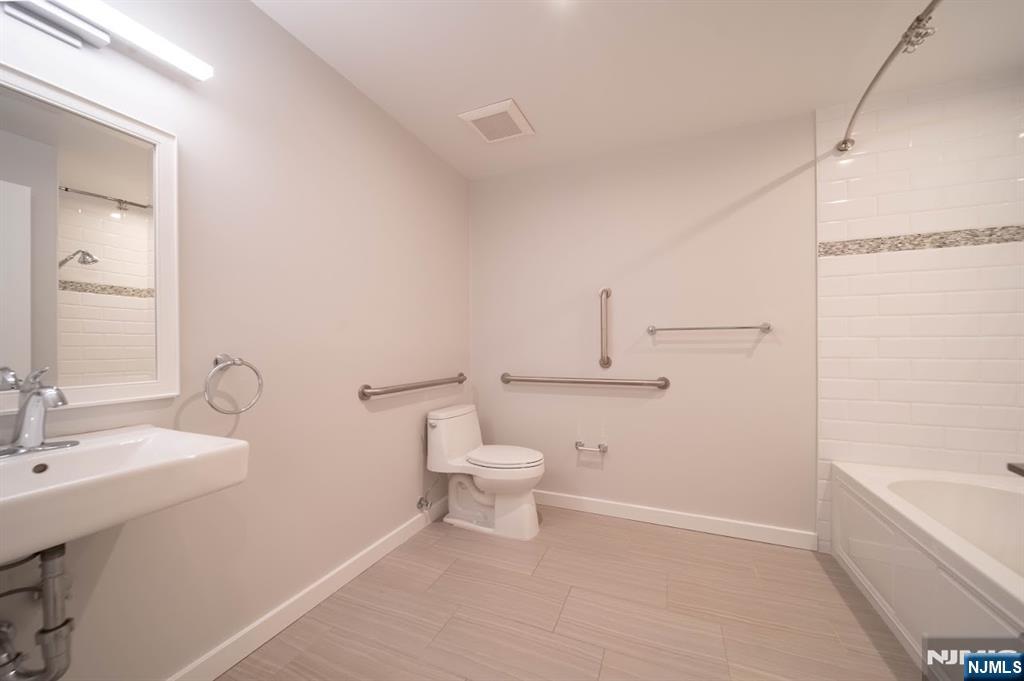 62 Broadway 202