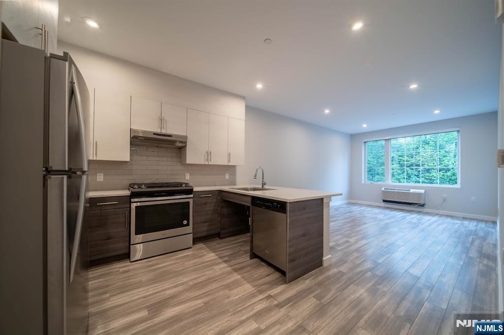 62 Broadway 202
