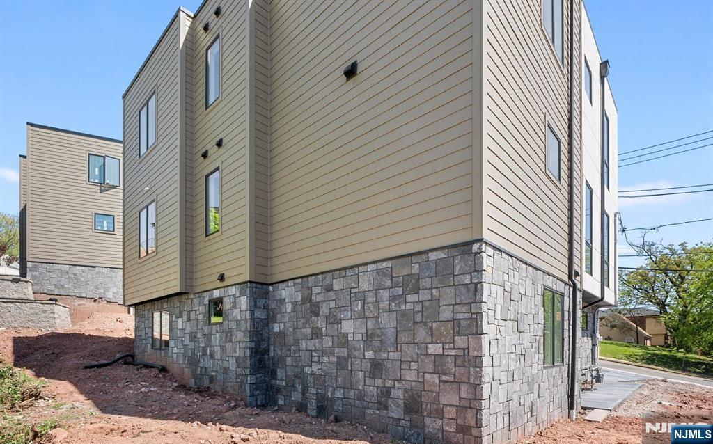 853 Pleasantview Terrace 2