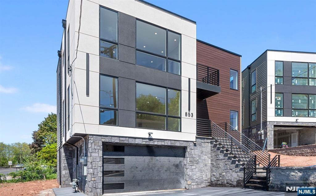 853 Pleasantview Terrace 2
