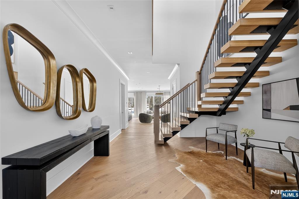 16-18 Paris Avenue 3