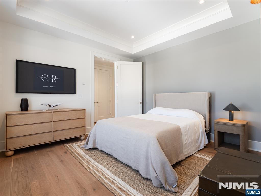 16-18 Paris Avenue 4