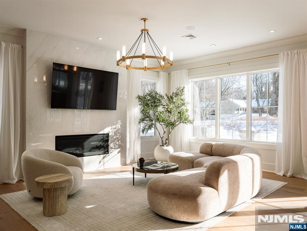 16-18 Paris Avenue 4
